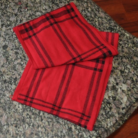 Emily Daniels | La Rouge | Red Sweater and Scarf - Picture 5 of 5